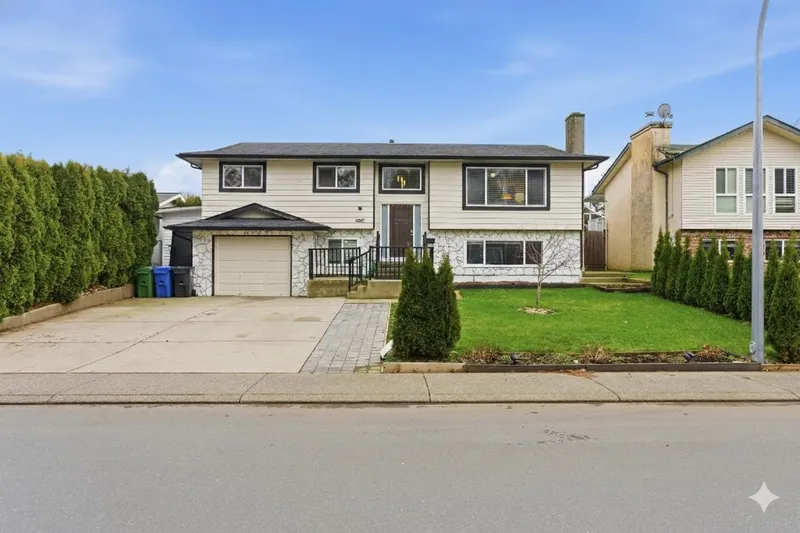 1460 KASLO COURT - photo 1 of 25