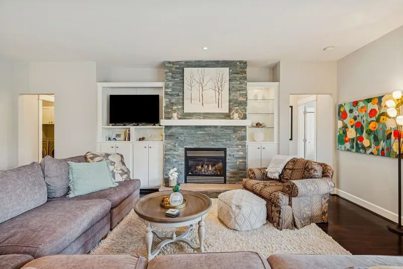 5104 44B AVENUE - photo 3 of 25