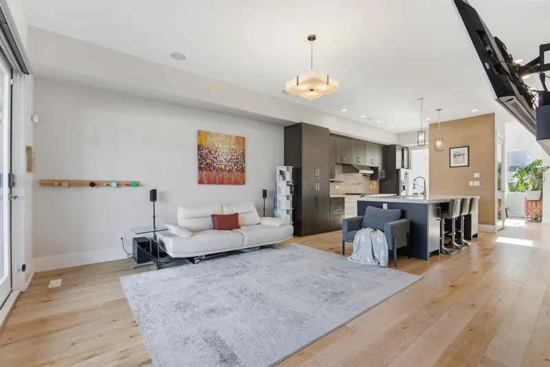 15871 28 AVENUE - photo 2 of 25