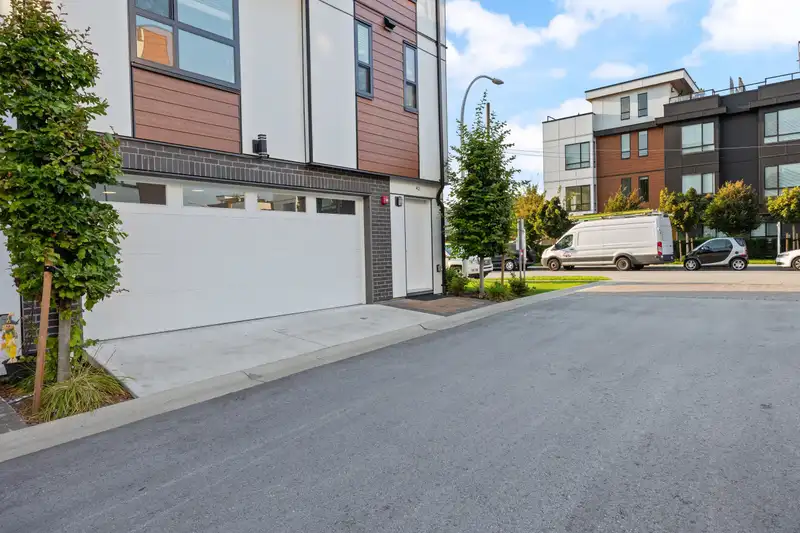 42 19760 55 AVENUE - photo 4 of 33