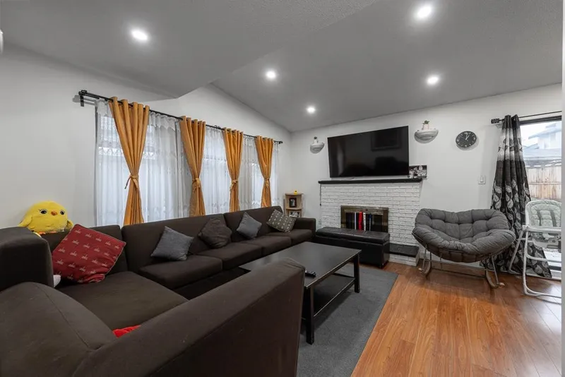 7366 128A STREET - photo 1 of 12