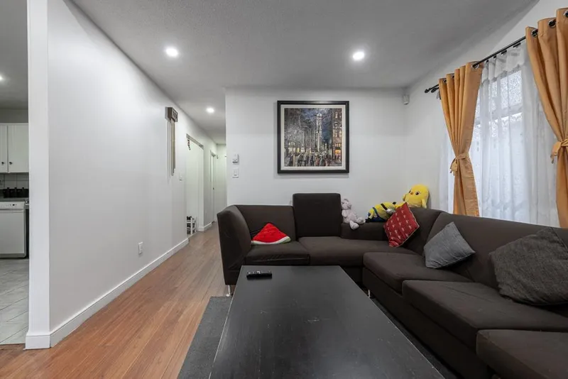 7366 128A STREET - photo 3 of 12