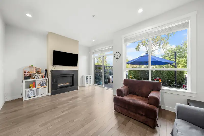 8 100 WOOD STREET - photo 4 of 35