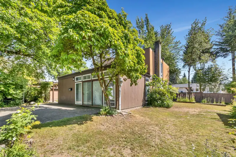 14246 102 AVENUE - photo 4 of 40