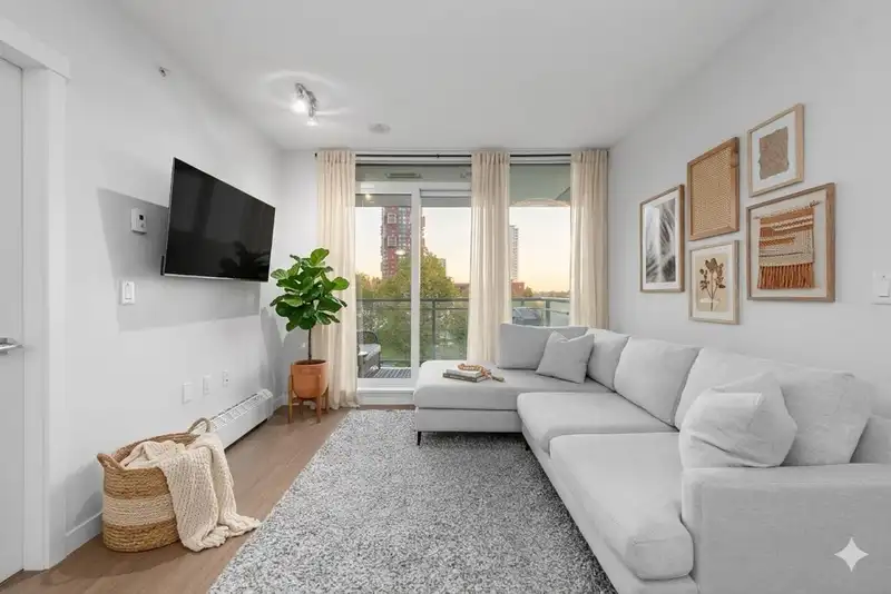 511 3281 E KENT AVENUE NORTH AVENUE - photo 2 of 40