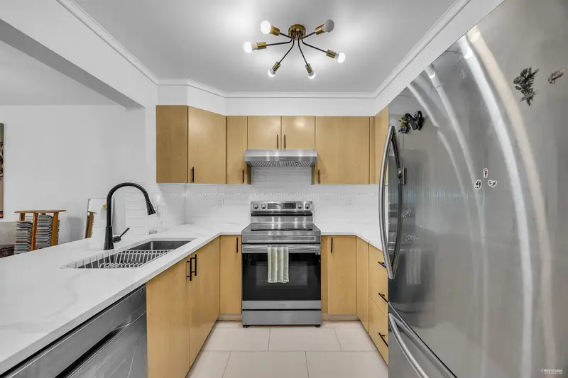 310 15220 GUILDFORD DRIVE - photo 3 of 25