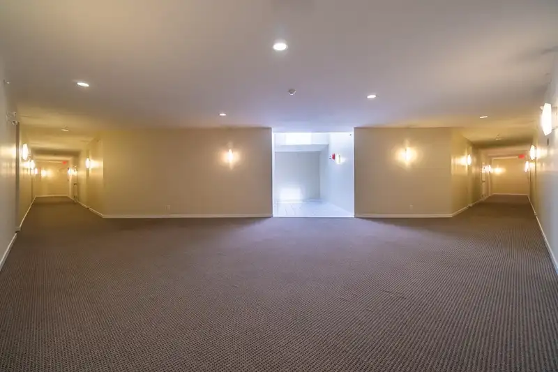 409 10455 UNIVERSITY DRIVE - photo 3 of 29