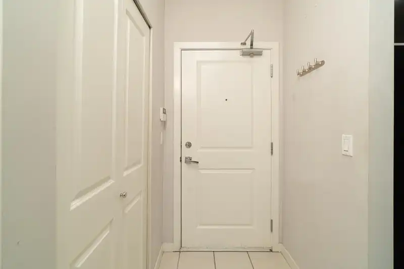 409 10455 UNIVERSITY DRIVE - photo 4 of 29
