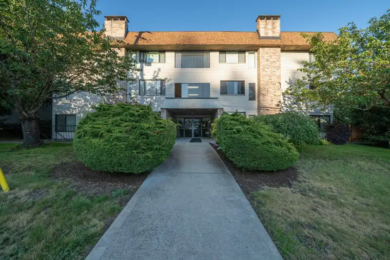 202 1410 BLACKWOOD STREET - photo 1 of 29