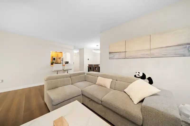 202 1410 BLACKWOOD STREET - photo 4 of 29