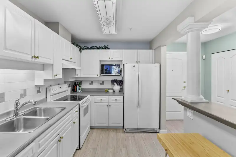 306 1669 GRANT AVENUE - photo 4 of 30