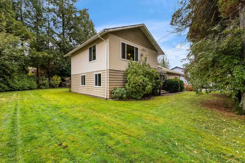 11510 212 STREET - photo 2 of 34