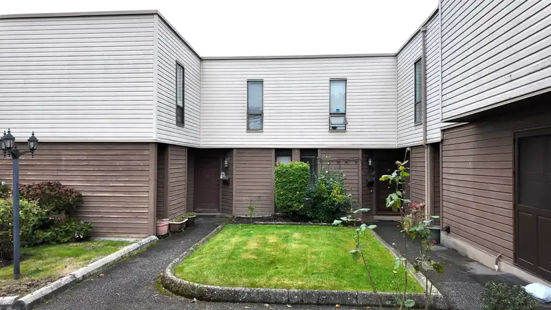 40 9400 128 STREET - photo 1 of 15