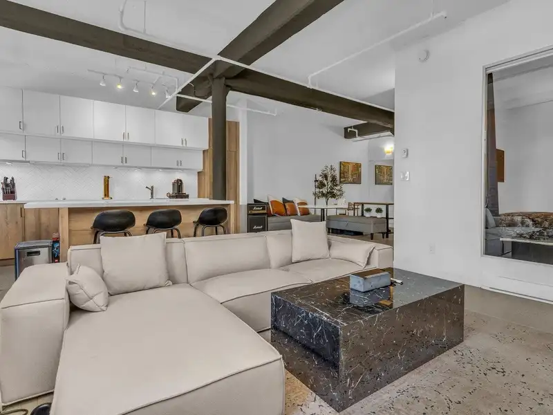 407 546 BEATTY STREET - photo 4 of 30