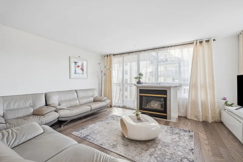 1902 555 AUSTIN AVENUE - photo 1 of 25