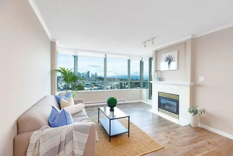 1402 6622 SOUTHOAKS CRESCENT - photo 1 of 35