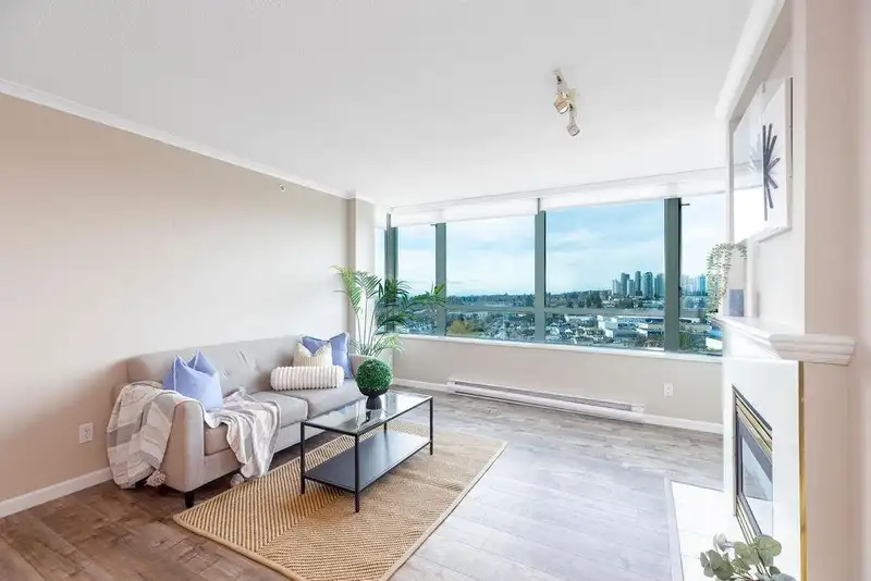 1402 6622 SOUTHOAKS CRESCENT - photo 2 of 35