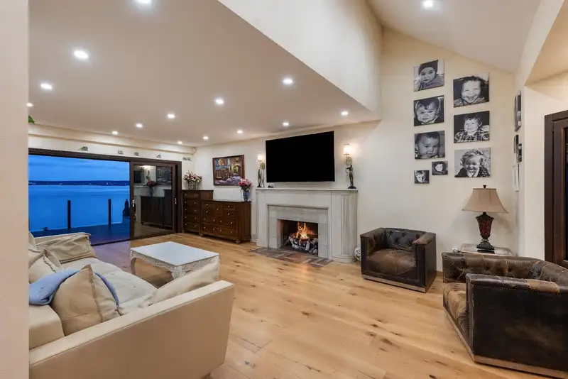 3298 RADCLIFFE AVENUE - photo 4 of 40