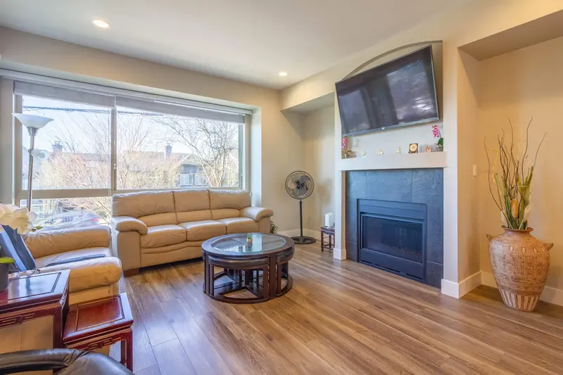 13712 232 STREET - photo 3 of 25