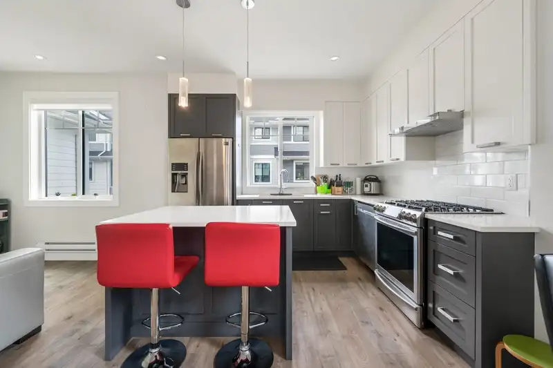 12 189 WOOD STREET - photo 3 of 30