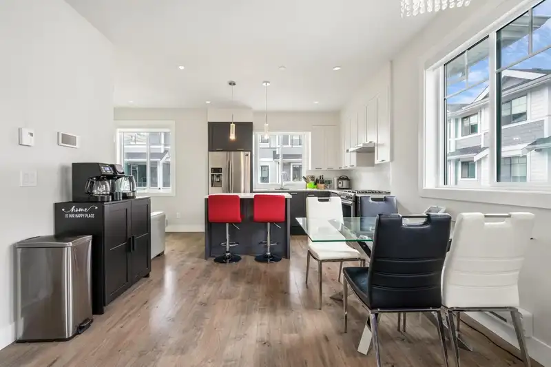 12 189 WOOD STREET - photo 4 of 30