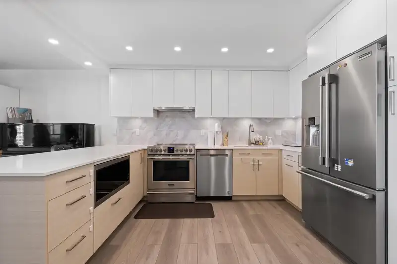 1404 4350 BERESFORD STREET - photo 1 of 26