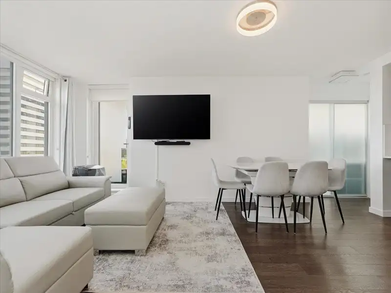 1707 5515 BOUNDARY ROAD - photo 1 of 33