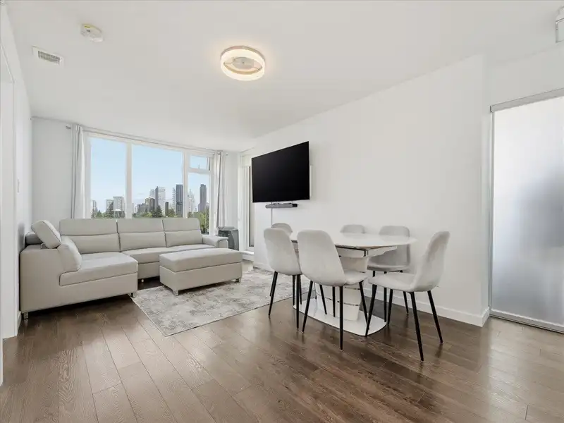 1707 5515 BOUNDARY ROAD - photo 2 of 33