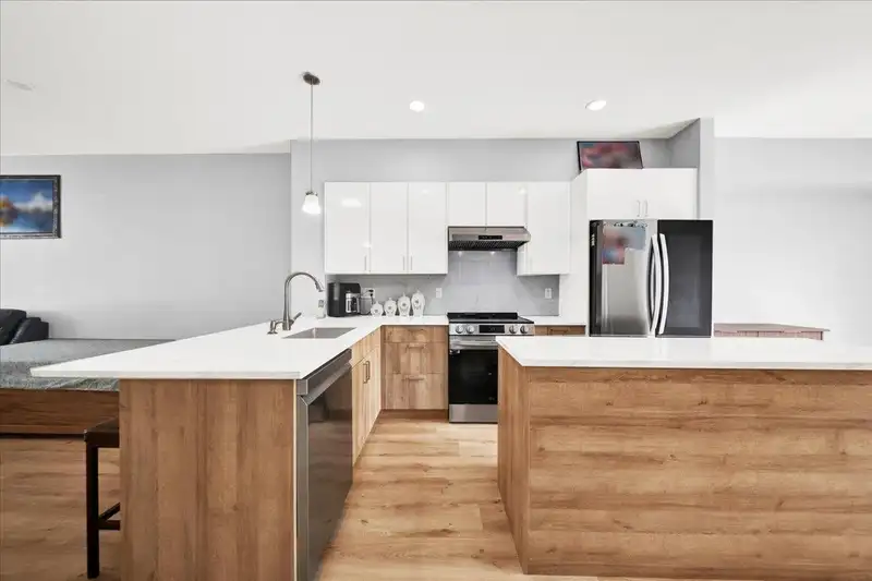 86 14555 68 AVENUE - photo 4 of 35