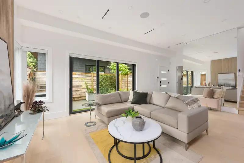 5 371 E 33RD AVENUE - photo 1 of 34