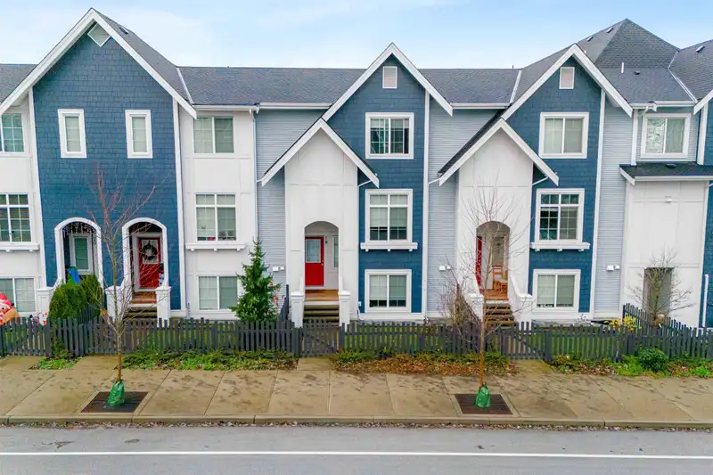 18 20180 84 AVENUE - photo 1 of 39