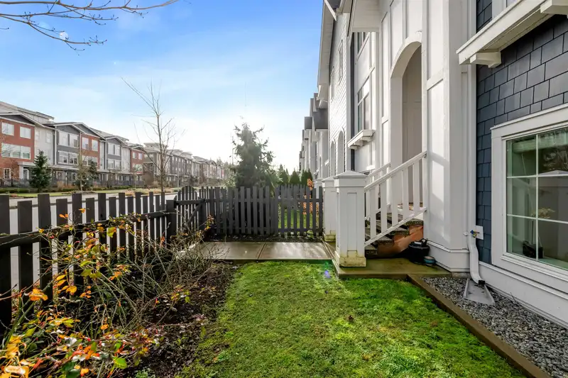 18 20180 84 AVENUE - photo 4 of 39