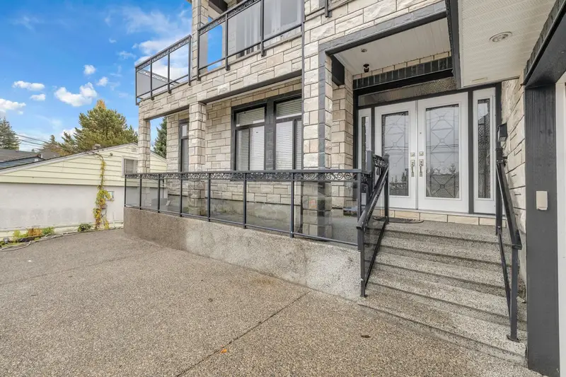 12938 107 AVENUE - photo 2 of 25