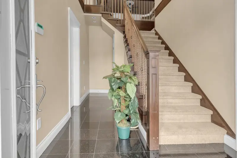 12938 107 AVENUE - photo 4 of 25