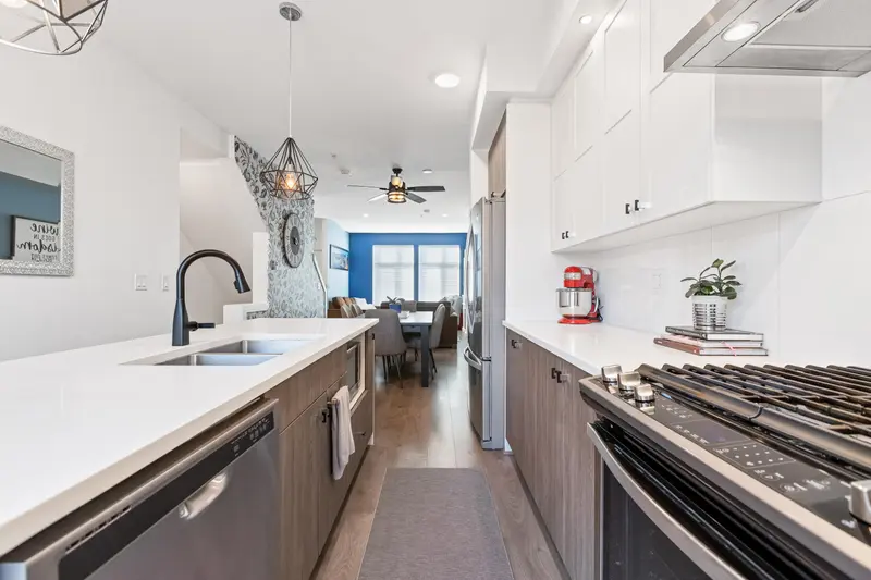 83 24108 104 AVENUE - photo 1 of 25