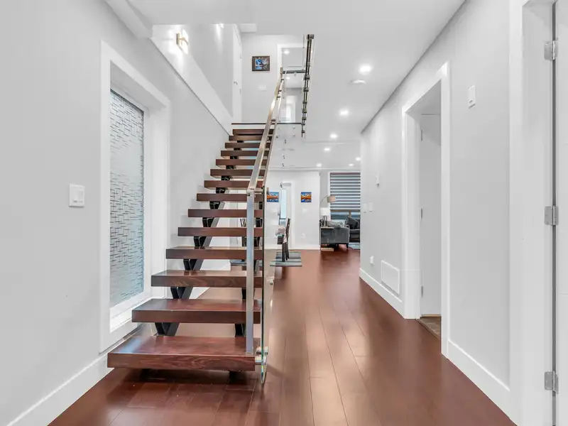 762 E 13TH STREET - photo 2 of 31