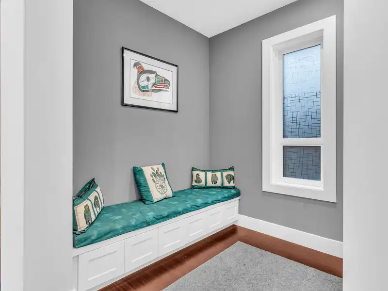762 E 13TH STREET - photo 3 of 31