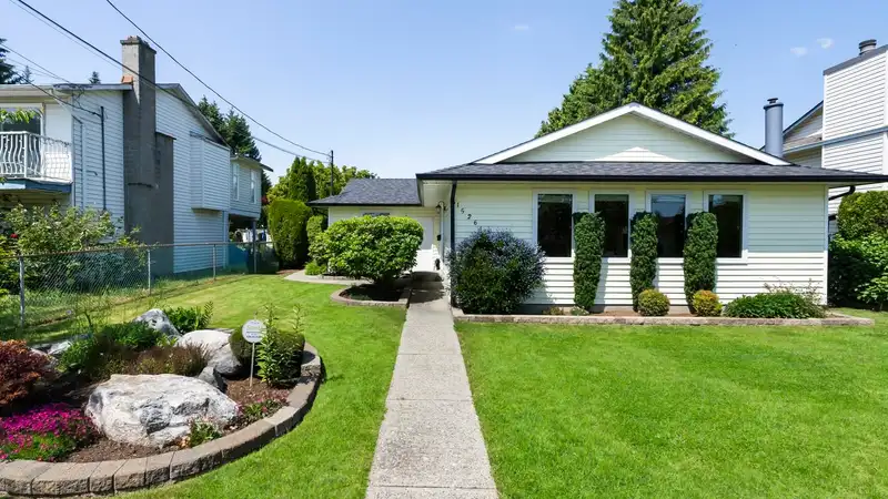 15261 96 AVENUE - photo 2 of 40