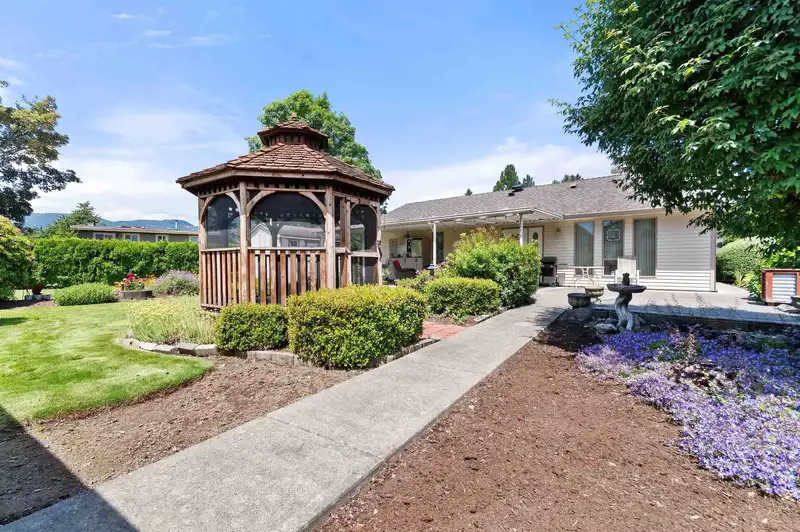 6912 FRASER DRIVE - photo 4 of 40