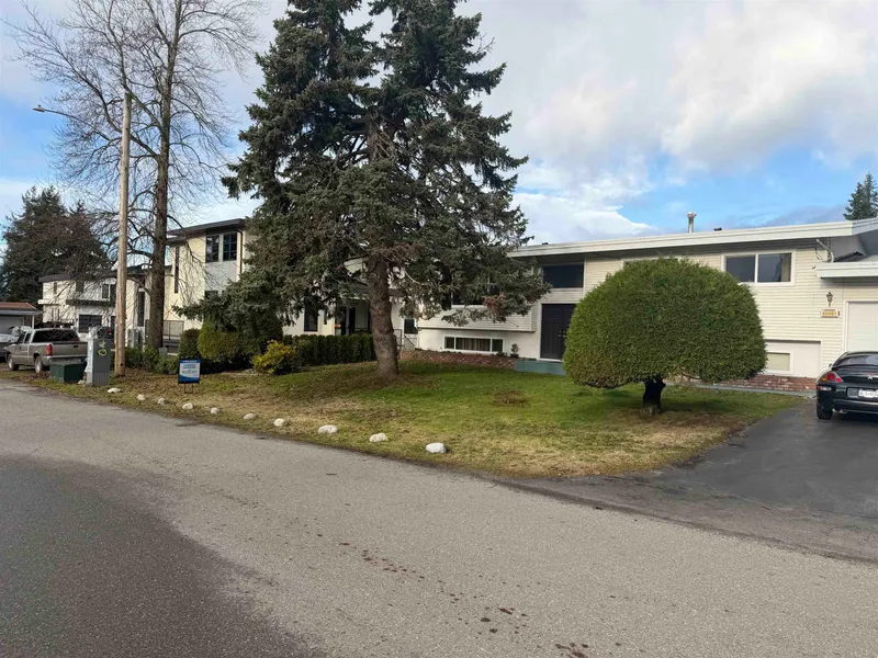 2449 ADELAIDE STREET - photo 3 of 25