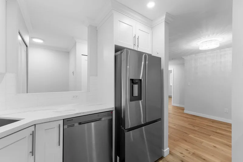 102 9152 SATURNA DRIVE - photo 3 of 25