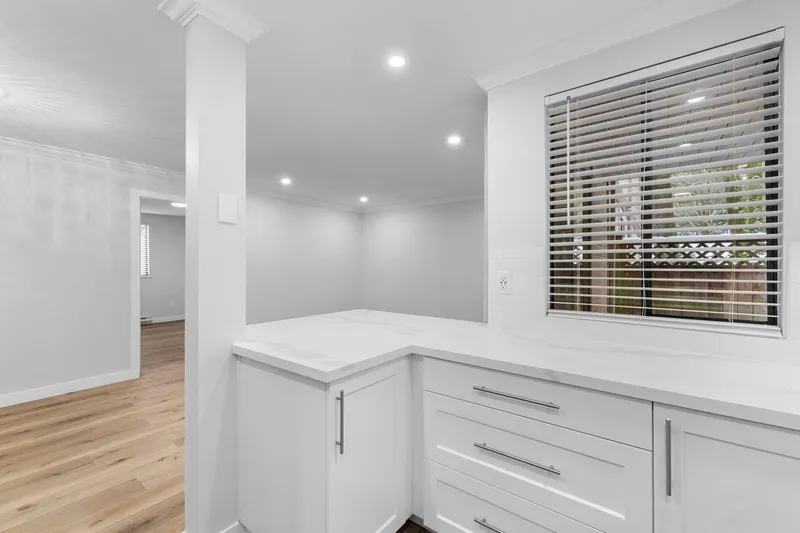 102 9152 SATURNA DRIVE - photo 4 of 25