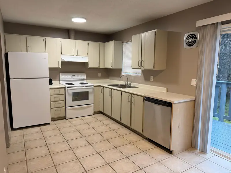 811 REED ROAD - photo 4 of 20