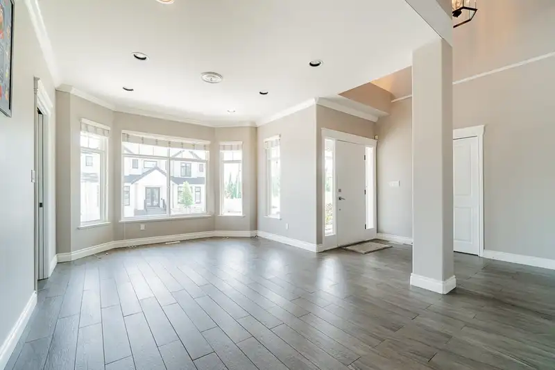 14415 57 AVENUE - photo 4 of 37