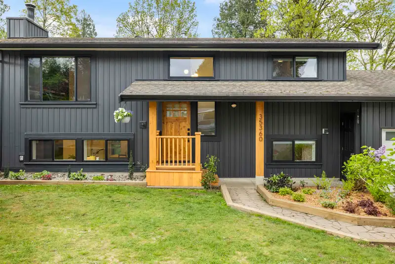 35360 SELKIRK AVENUE - photo 1 of 40