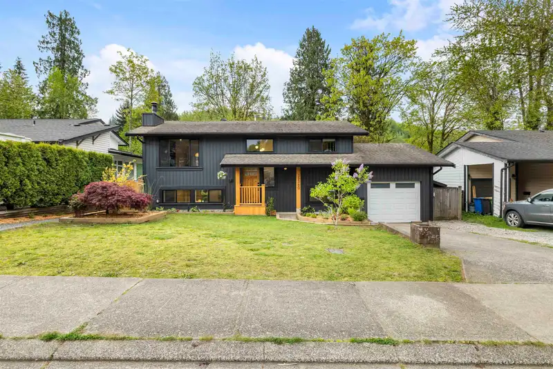 35360 SELKIRK AVENUE - photo 2 of 40