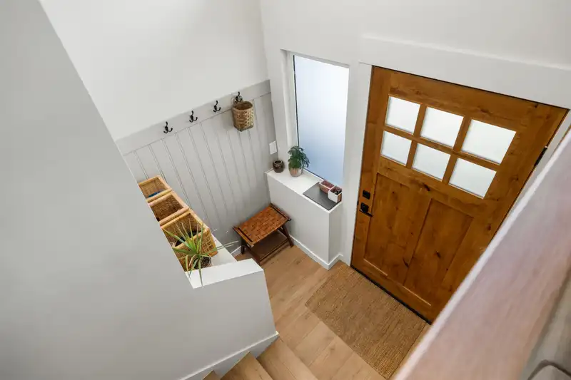 35360 SELKIRK AVENUE - photo 4 of 40