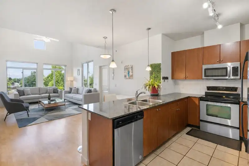 415 10180 153 STREET - photo 2 of 26