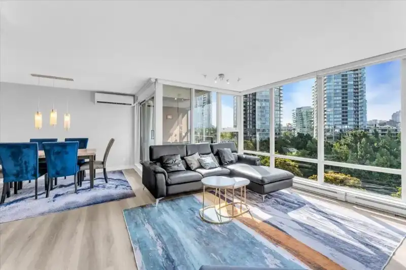 705 583 BEACH CRESCENT - photo 1 of 30
