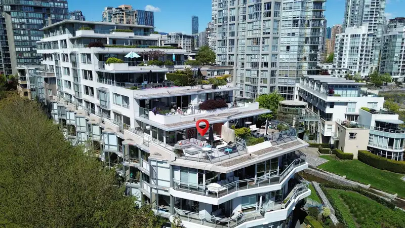606 1288 MARINASIDE CRESCENT - photo 2 of 40
